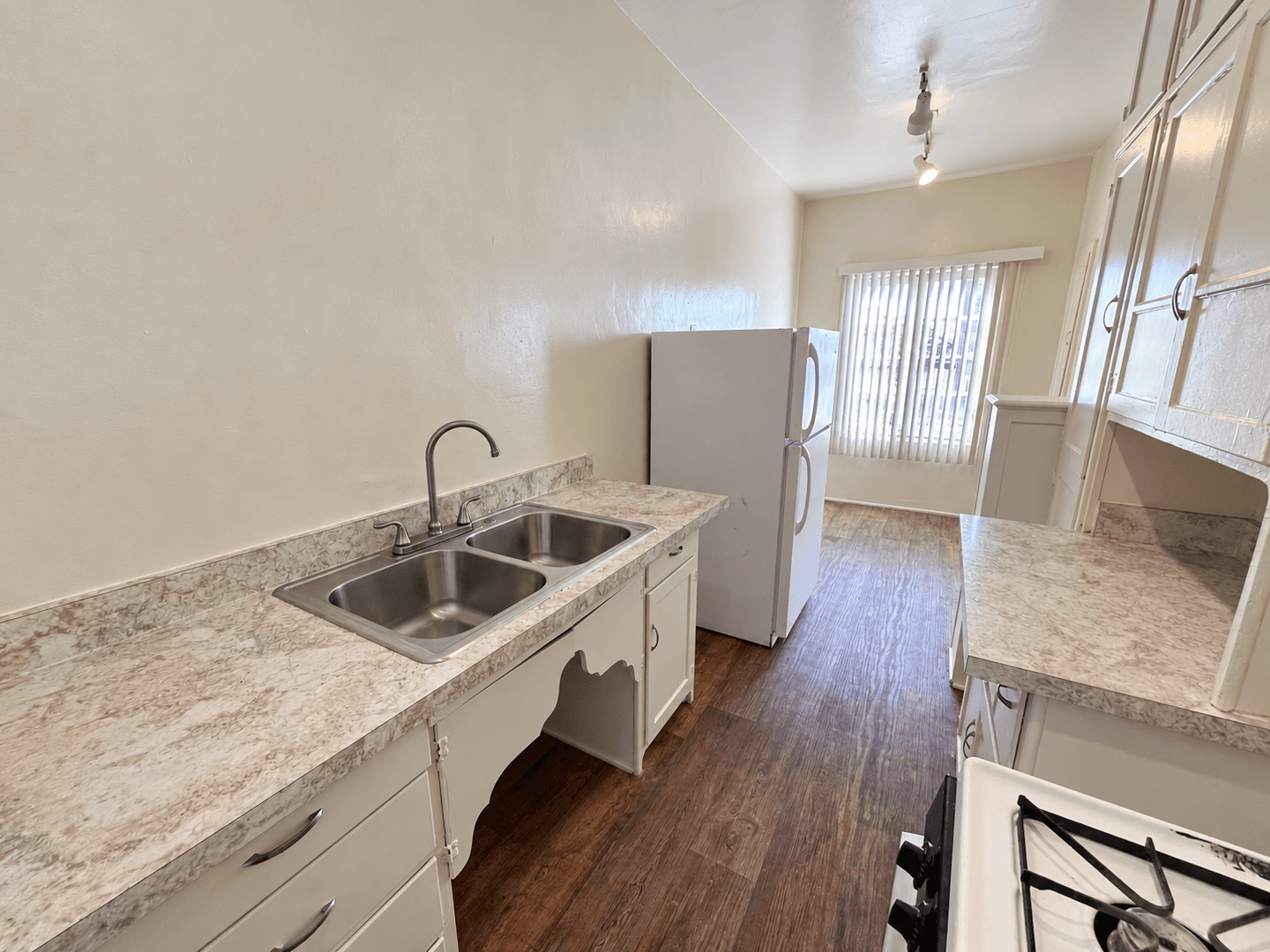 Ventura Apartment: 1209 E. Main Street
