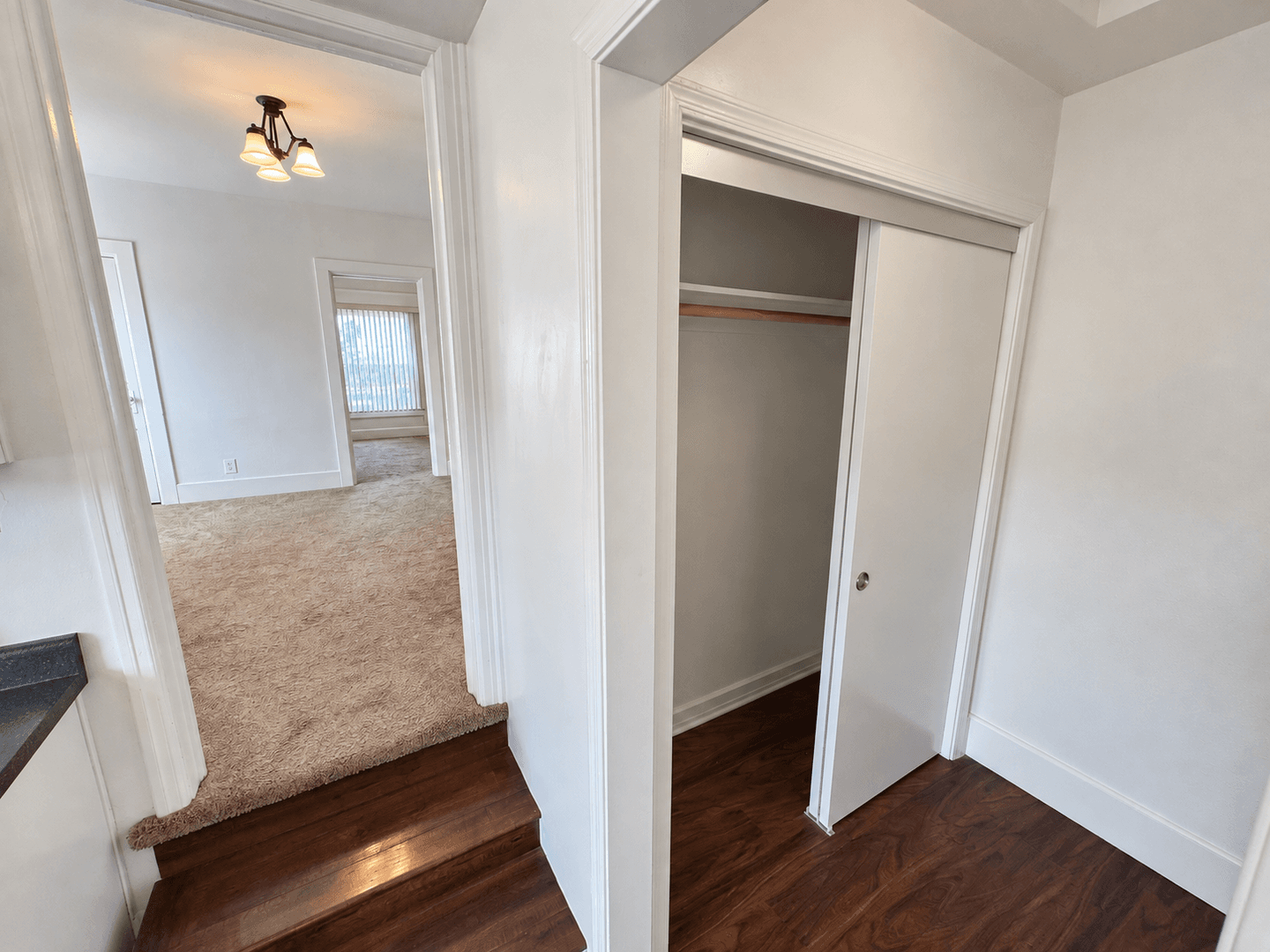 Ventura Apartment: 267 W. Park Row #B