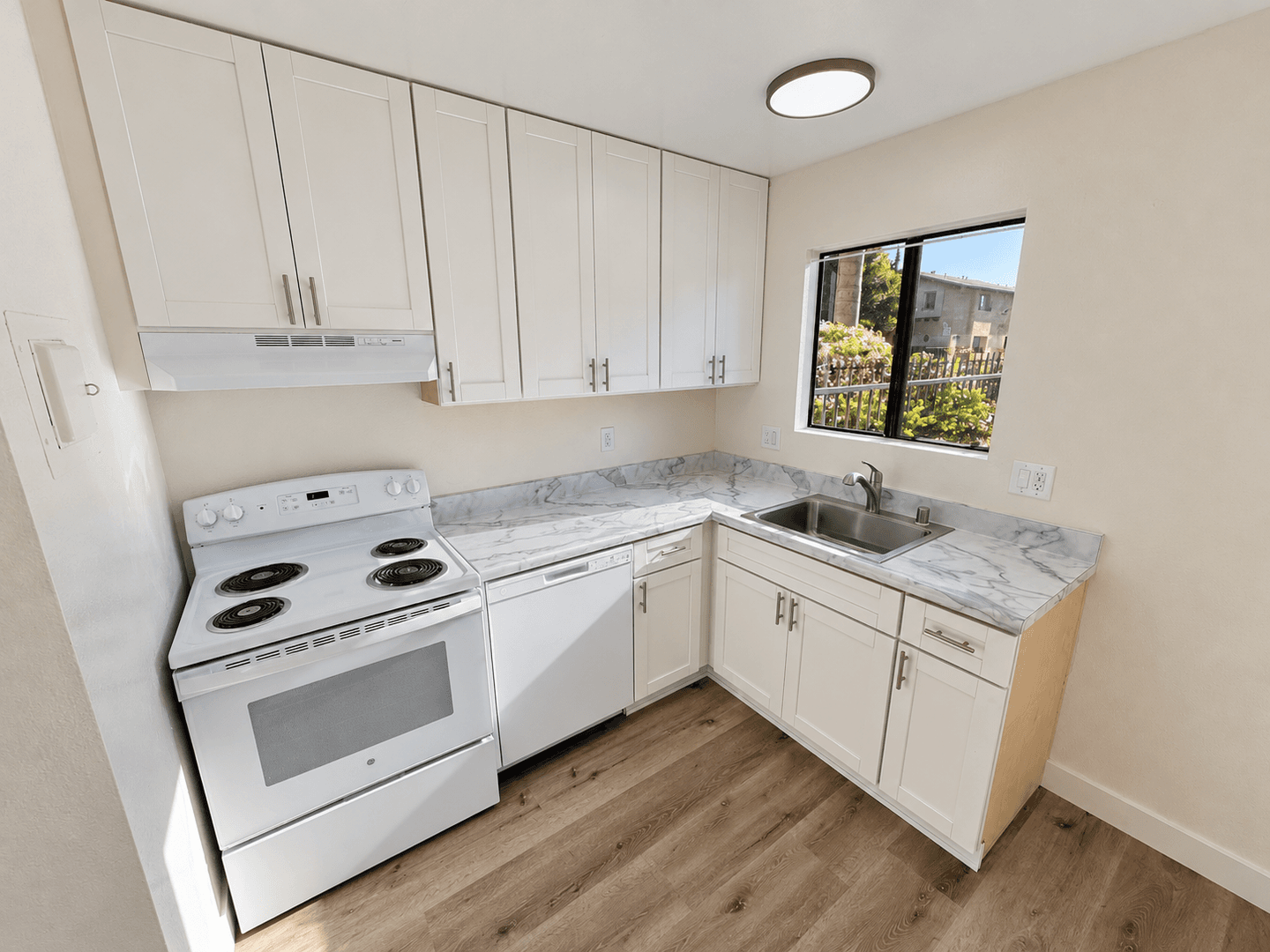 Ventura Apartment: 10855 & 10880 Del Norte