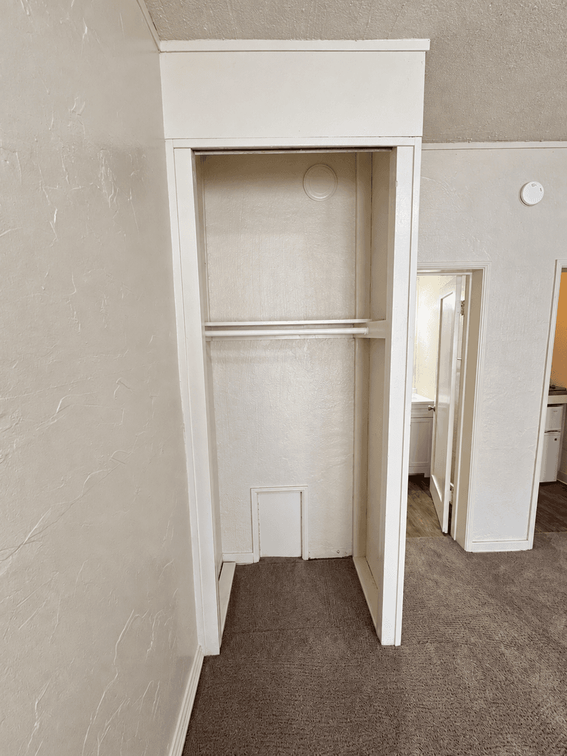 Ventura Apartment: 1209 E. Main Street