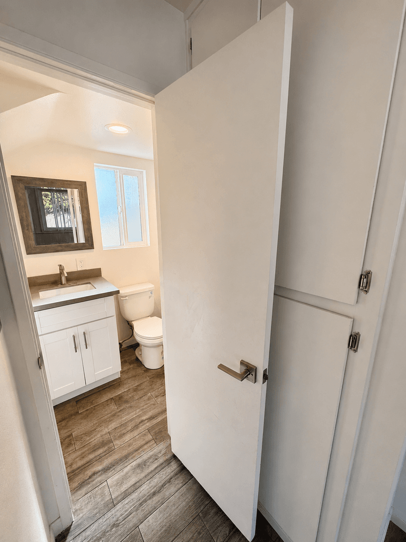 Santa Paula House: 211 E. Santa Paula Street #B