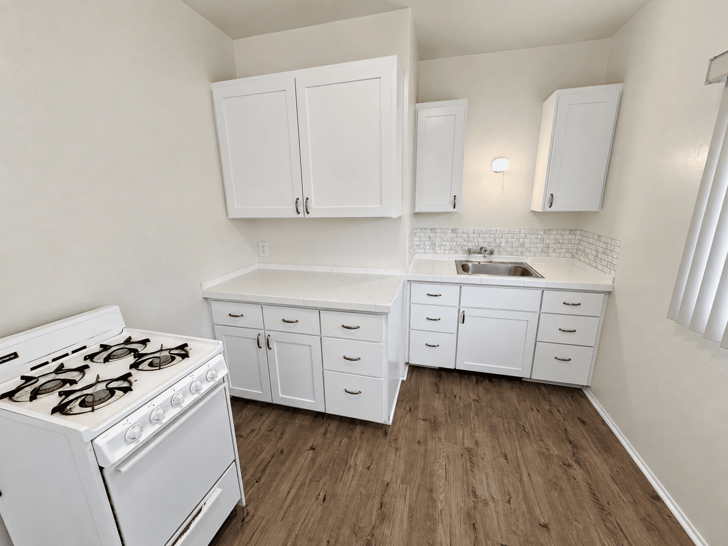 Ventura Apartment: 1793 Evans