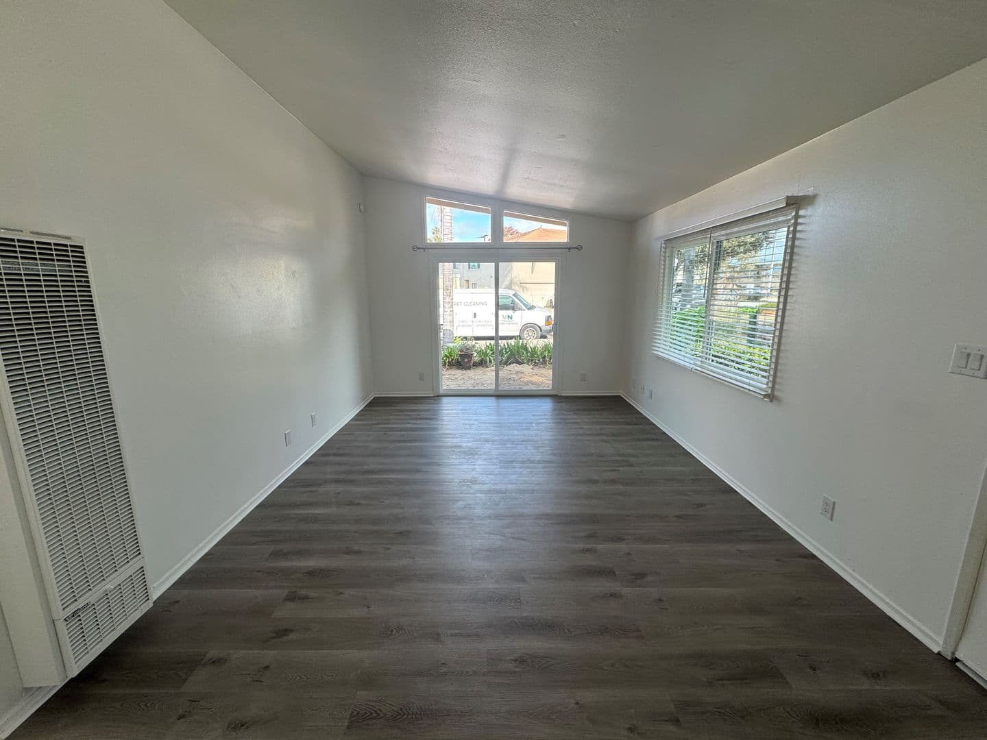 Ventura Apartment: 716-722 Sidonia