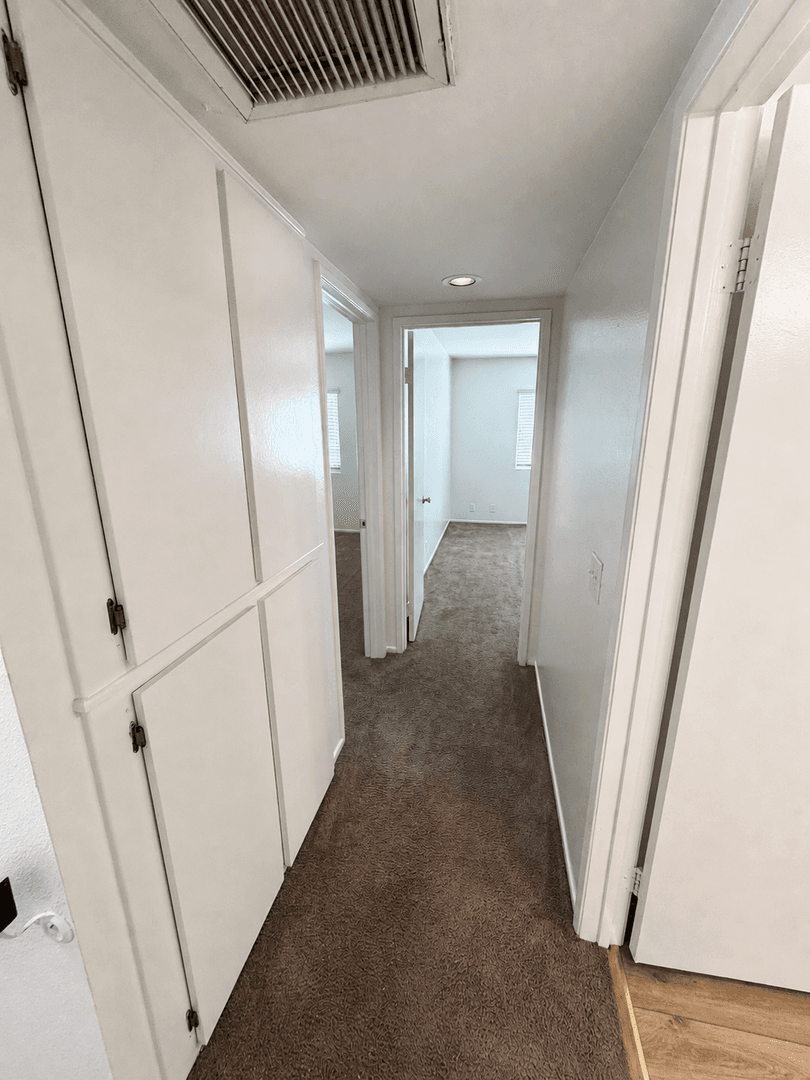 Ventura House: 1274 San Simeon #4