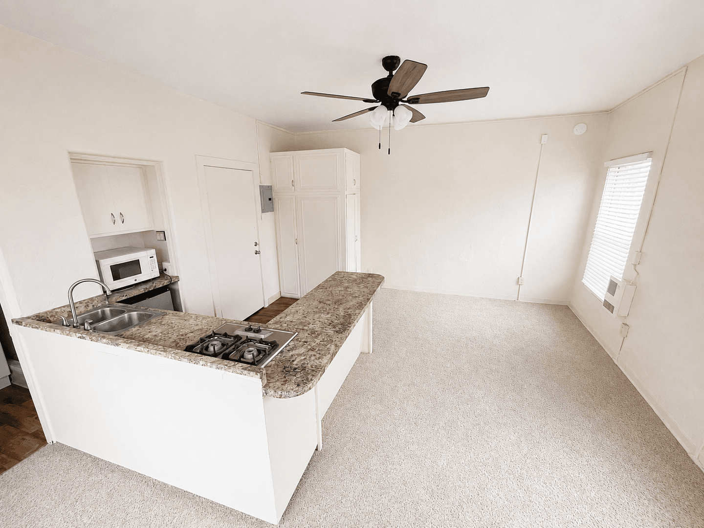 Ventura Apartment: 2110-2126 Thompson Blvd & 275-287 San Clemente St.