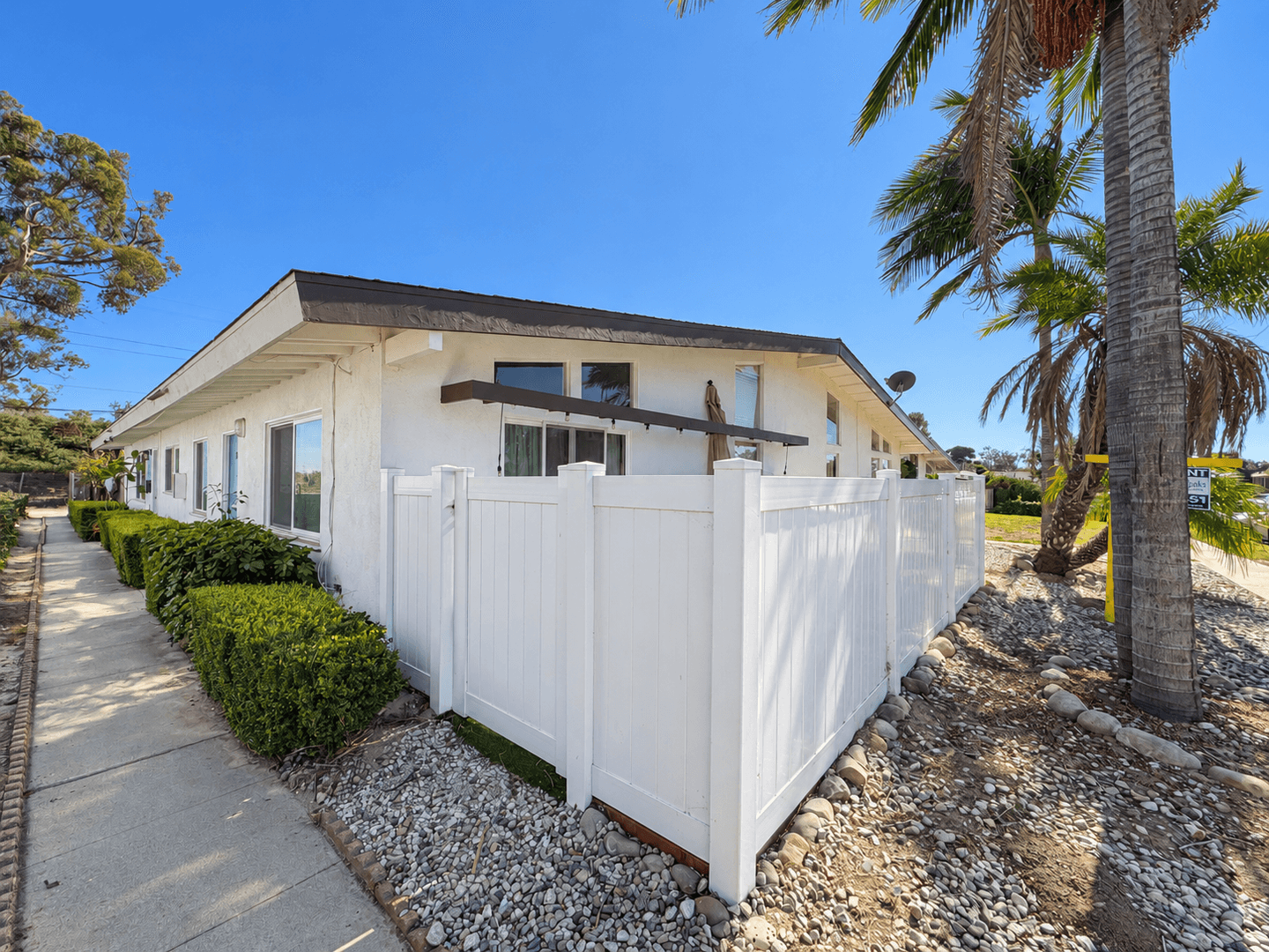 Ventura Apartment: 716-722 Sidonia
