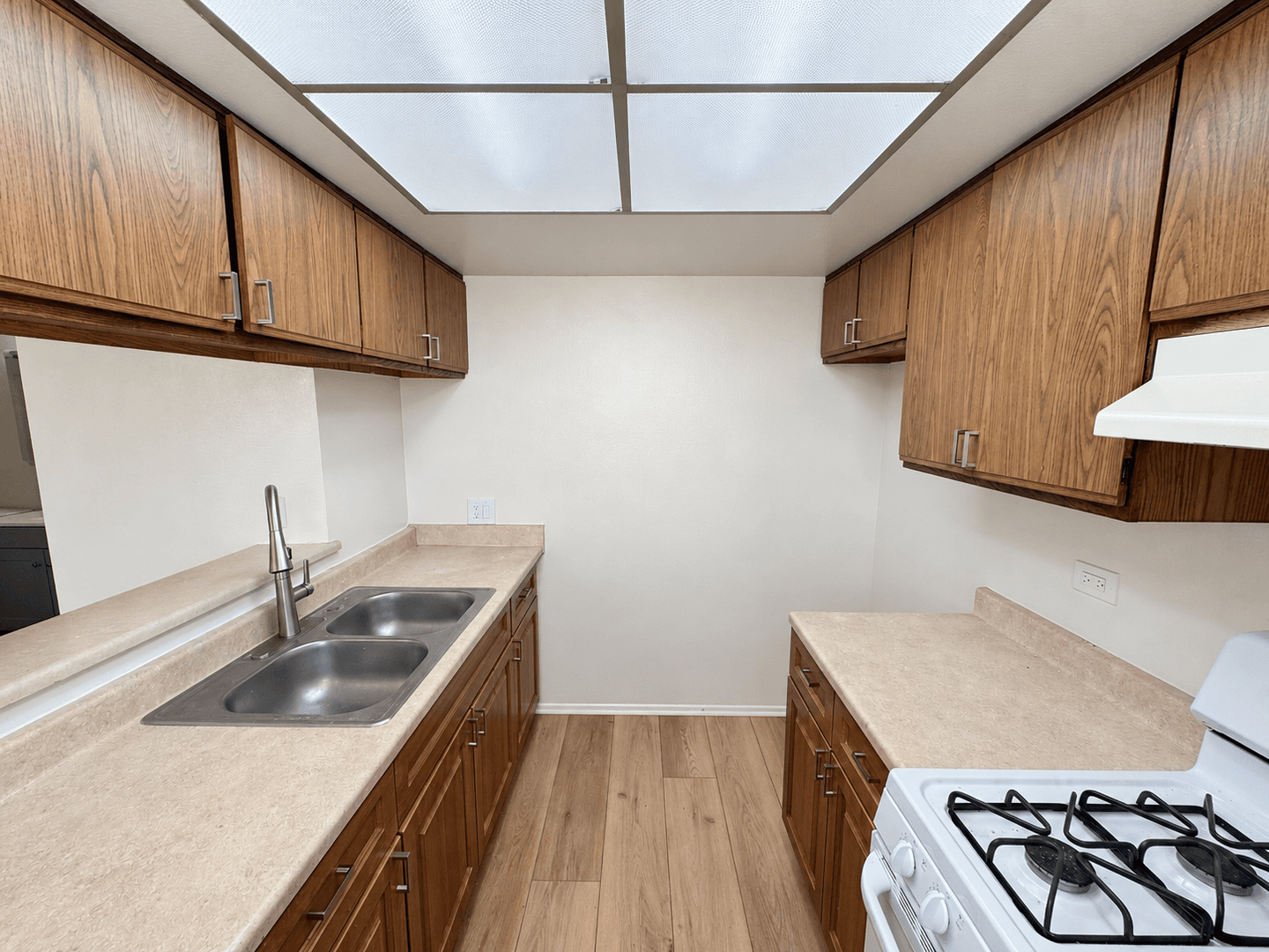 Santa Paula Apartment: 525-529 Acacia Road