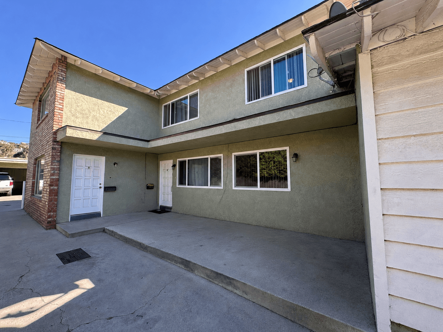 Santa Paula House: 211 E. Santa Paula Street #B
