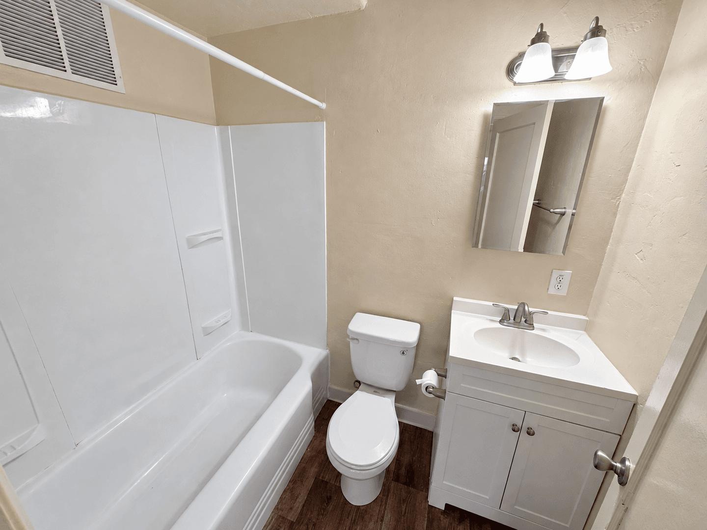 Ventura Apartment: 1209 E. Main Street