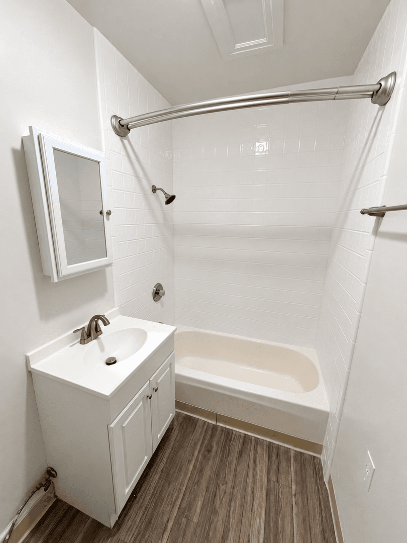 Ventura Apartment: 121-137 El Medio