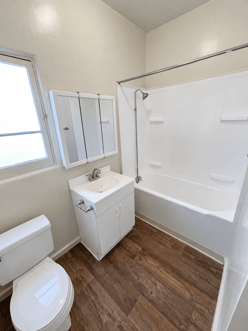 Ventura Apartment: 1209 E. Main Street