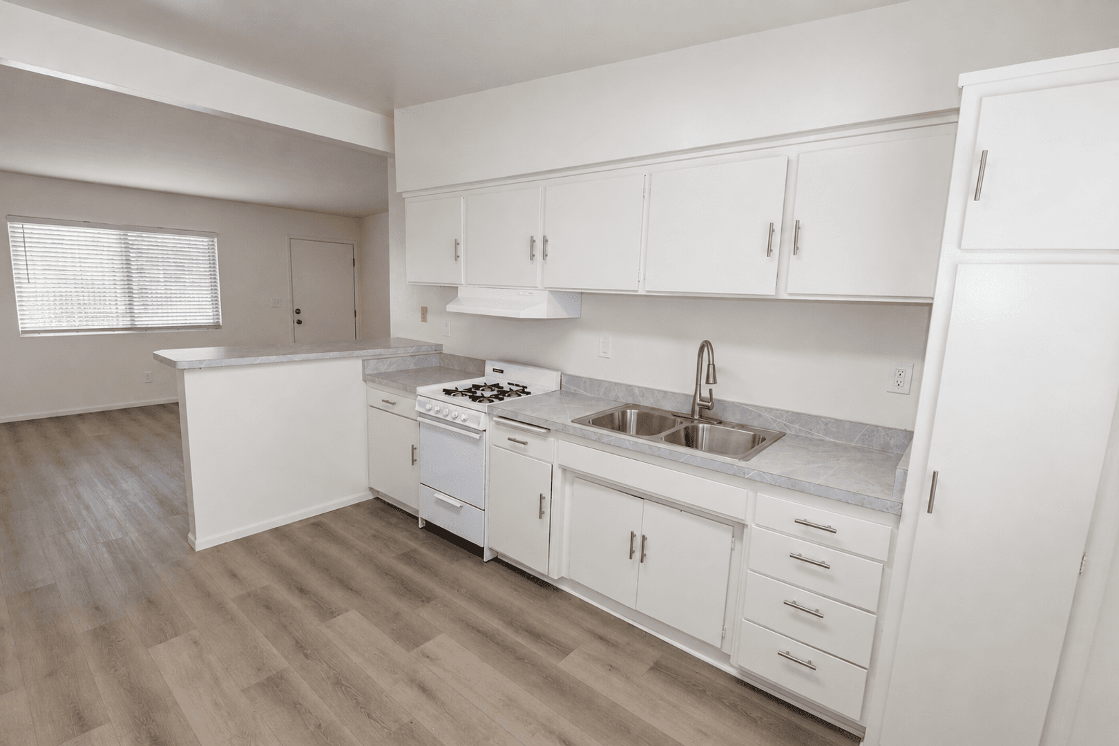 Oxnard Apartment: 4921 Nautilus Street #E