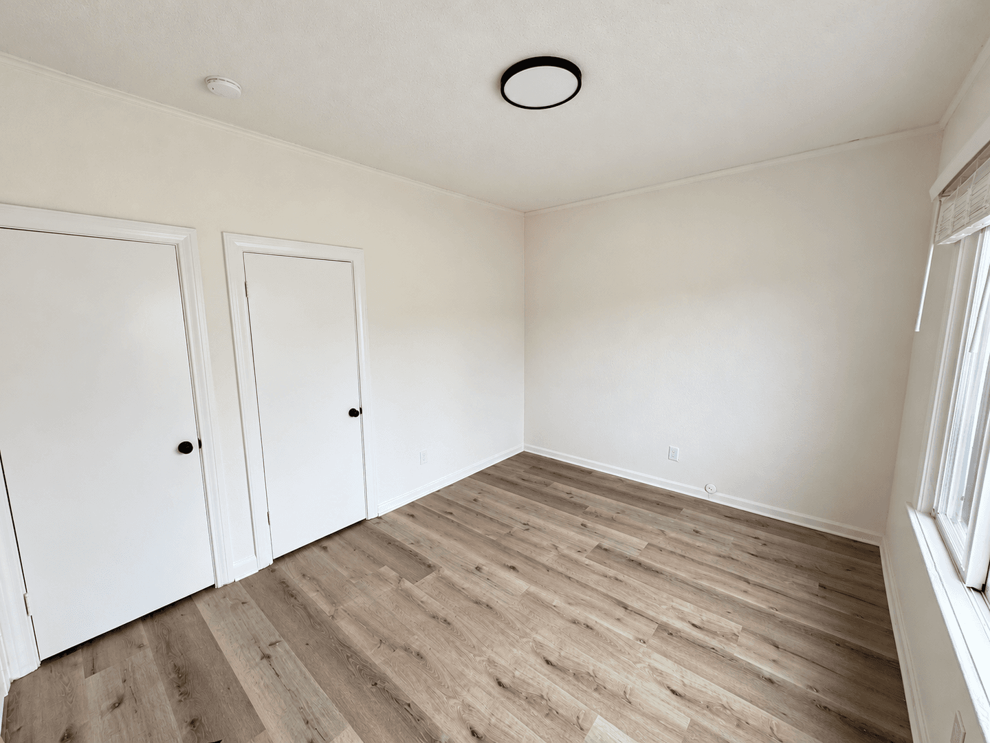 Ventura Apartment: 915 Poinsettia Place