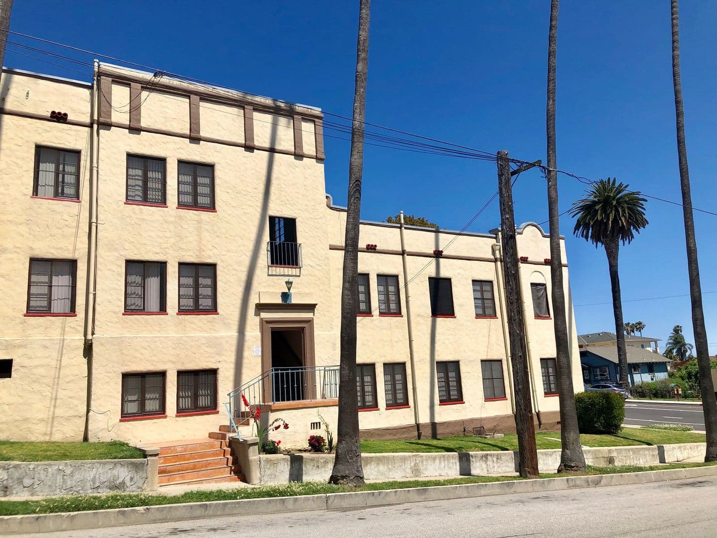 Ventura Apartment: 1209 E. Main Street