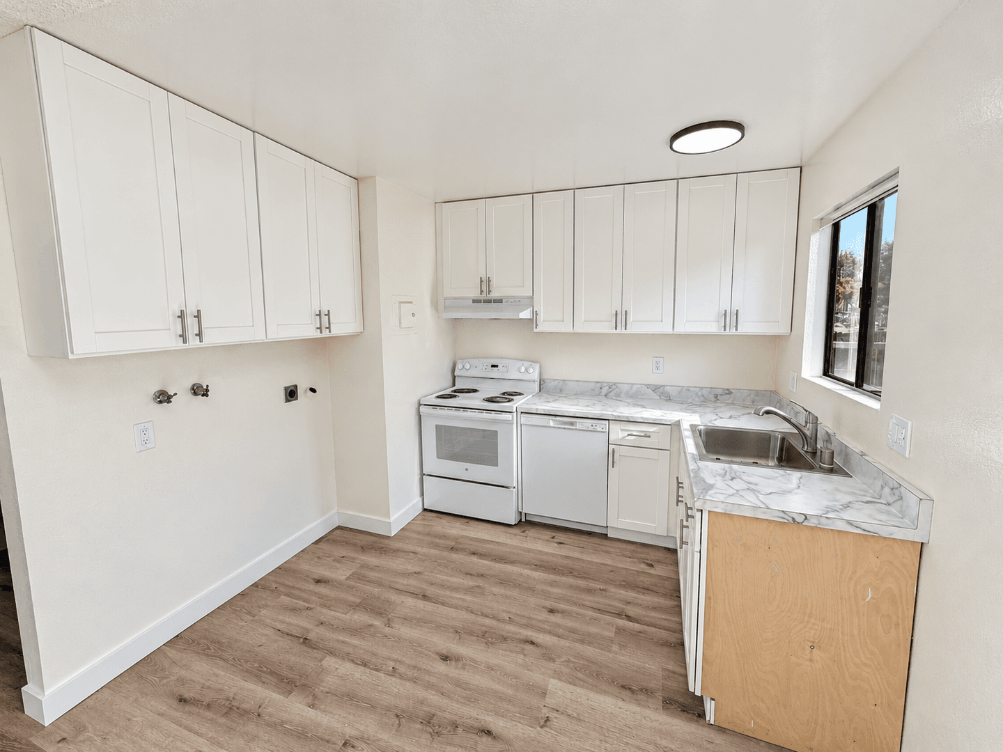 Ventura Apartment: 10855 & 10880 Del Norte