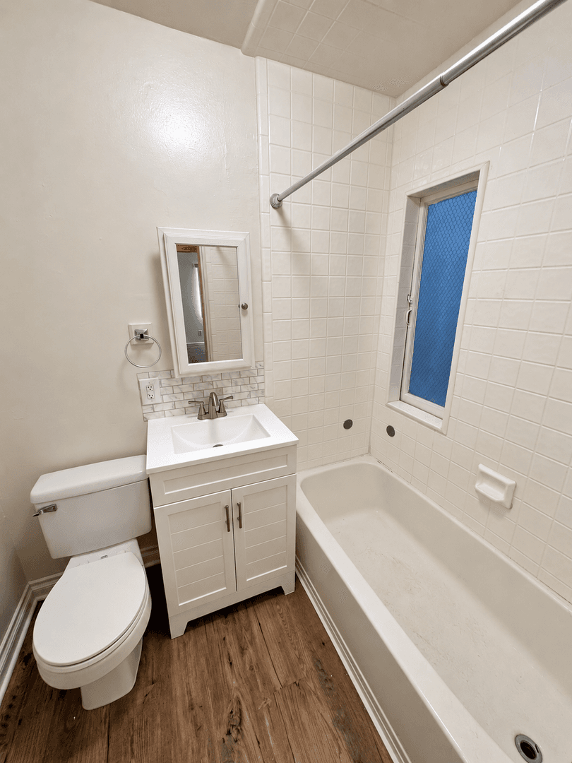 Ventura Apartment: 1793 Evans
