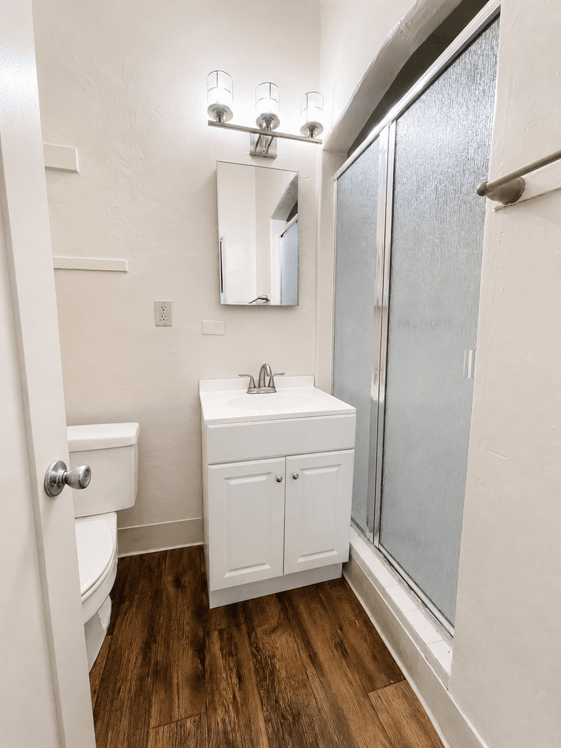 Ventura Apartment: 2110-2126 Thompson Blvd & 275-287 San Clemente St.