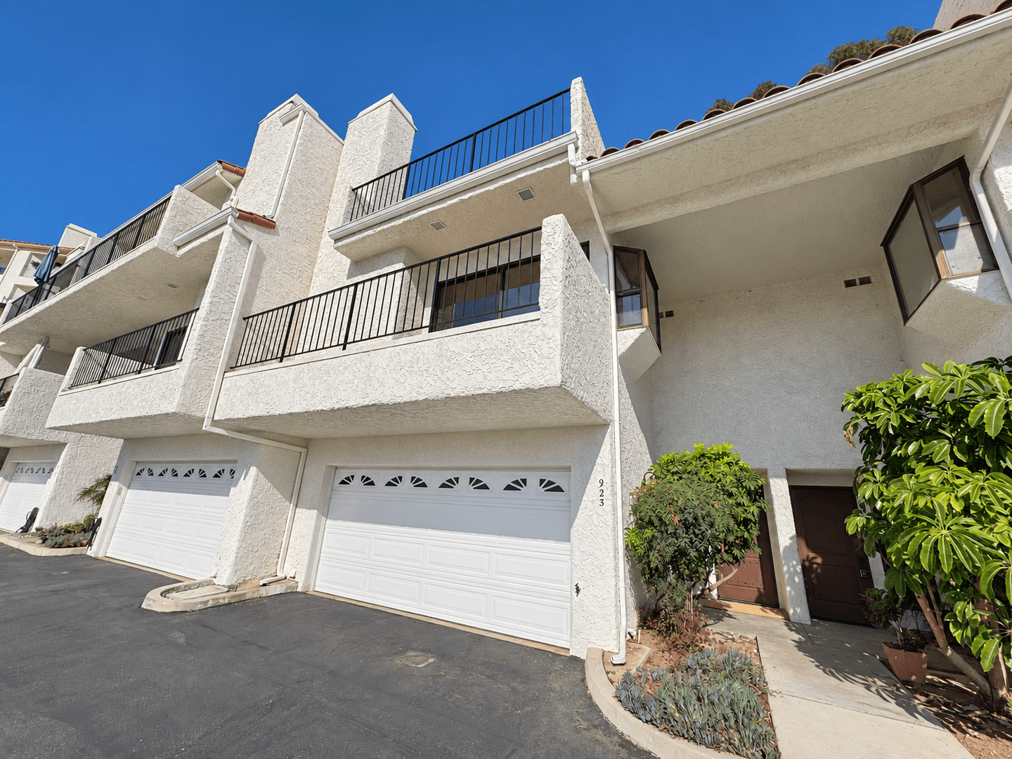 Ventura Townhome: 925 Vallecito Drive