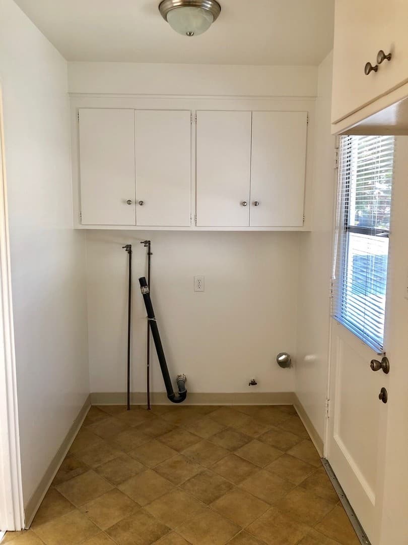 Ventura Apartment: 2559-2561 Sunset