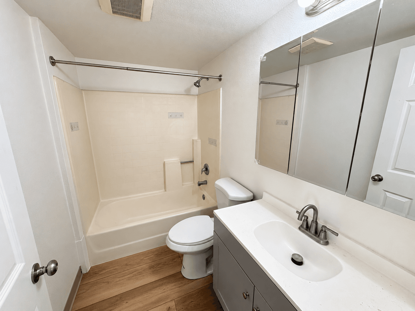 Santa Paula Apartment: 525-529 Acacia Road