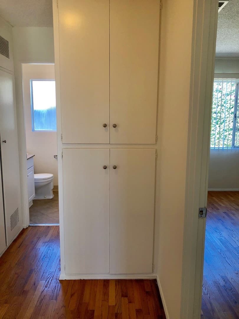 Ventura Apartment: 2559-2561 Sunset