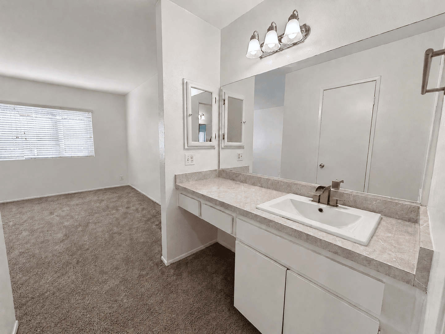 Ventura House: 1274 San Simeon #4