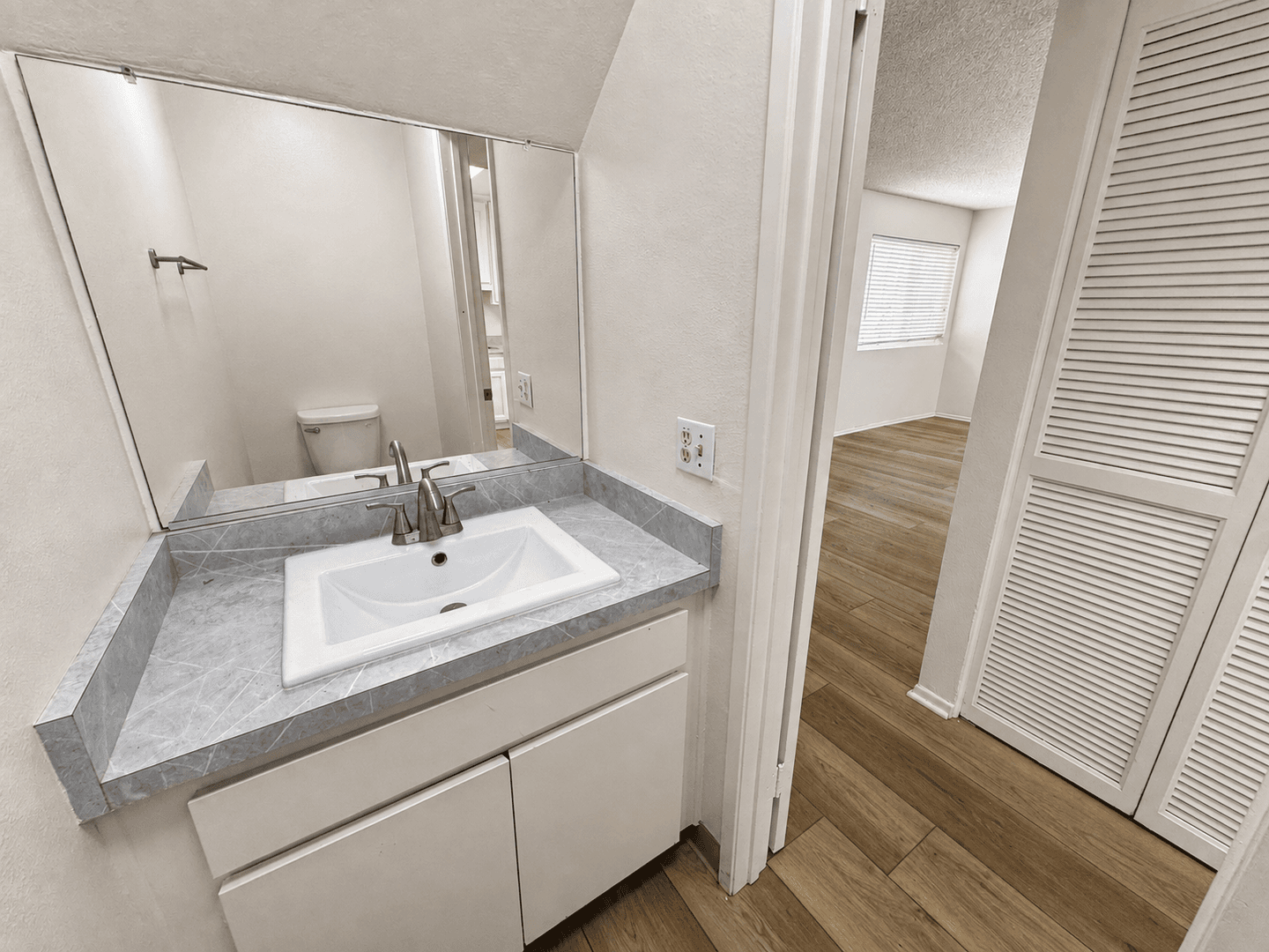 Ventura House: 1274 San Simeon #4