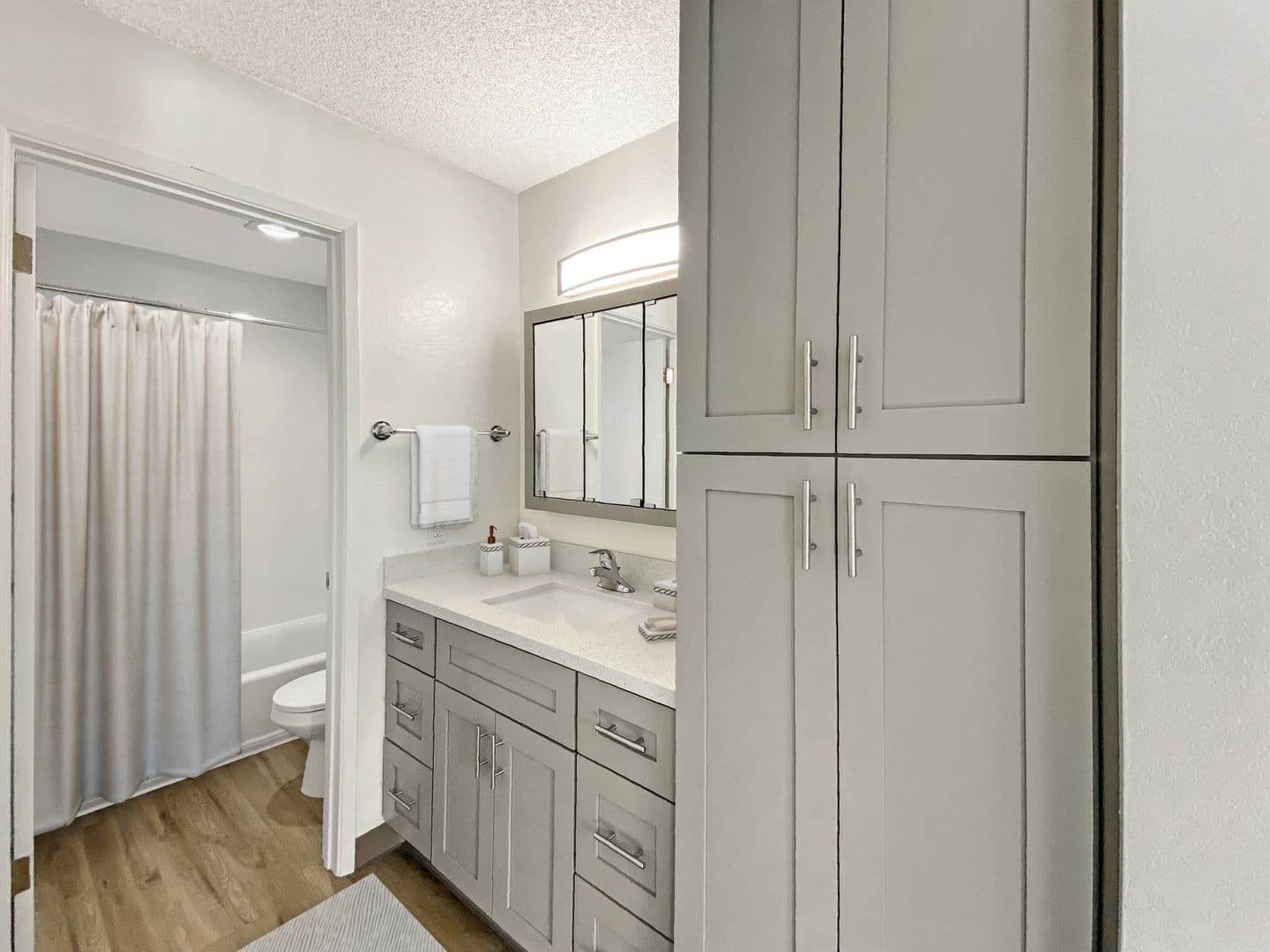 Mountain View Apartment: 141 Del Medio Avenue