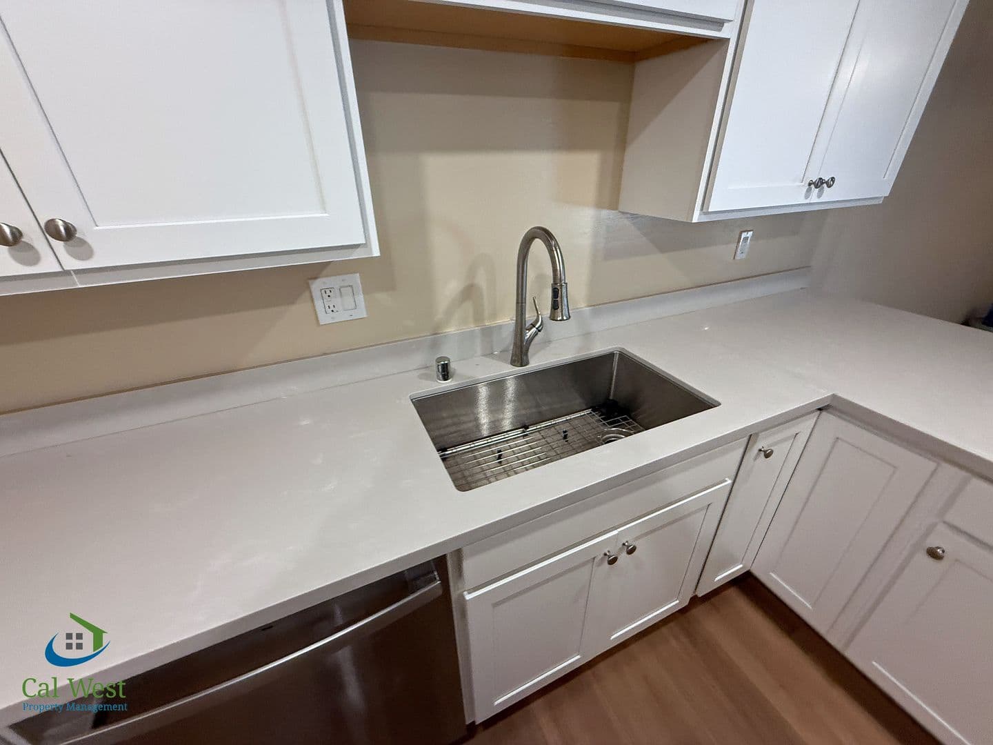 San Jose Apartment: 5863 Hillview Avenue