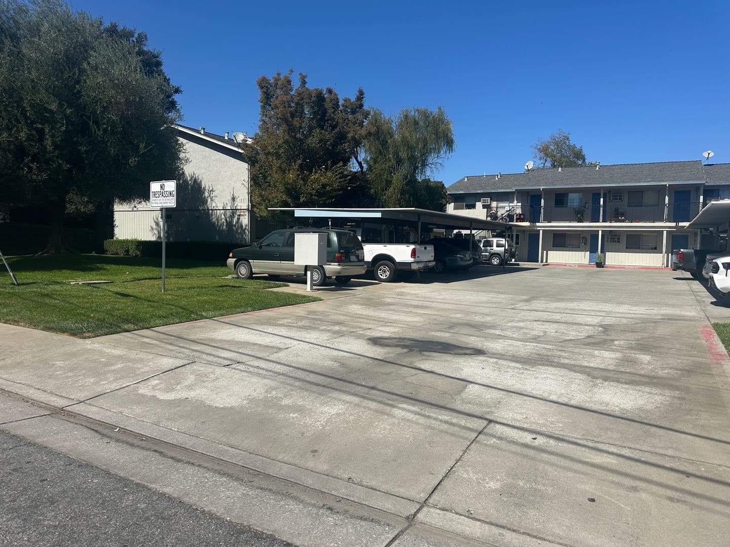 Gilroy Apartment: 111 Ronan Avenue