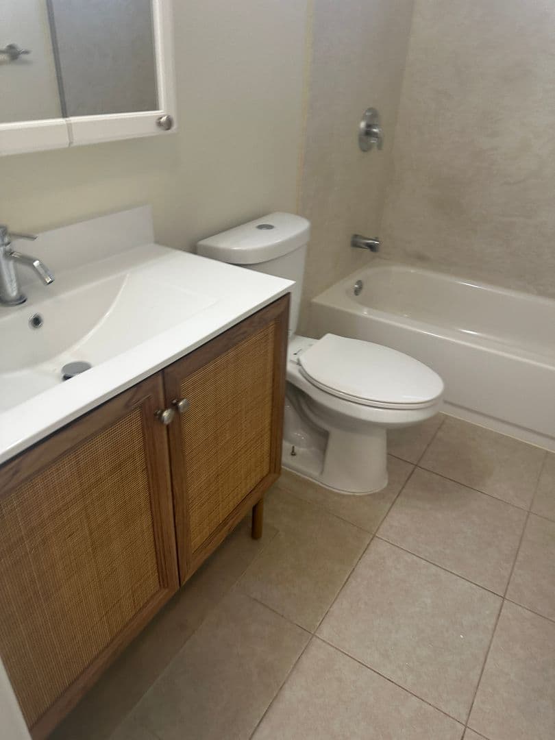 Gilroy Apartment: 111 Ronan Avenue