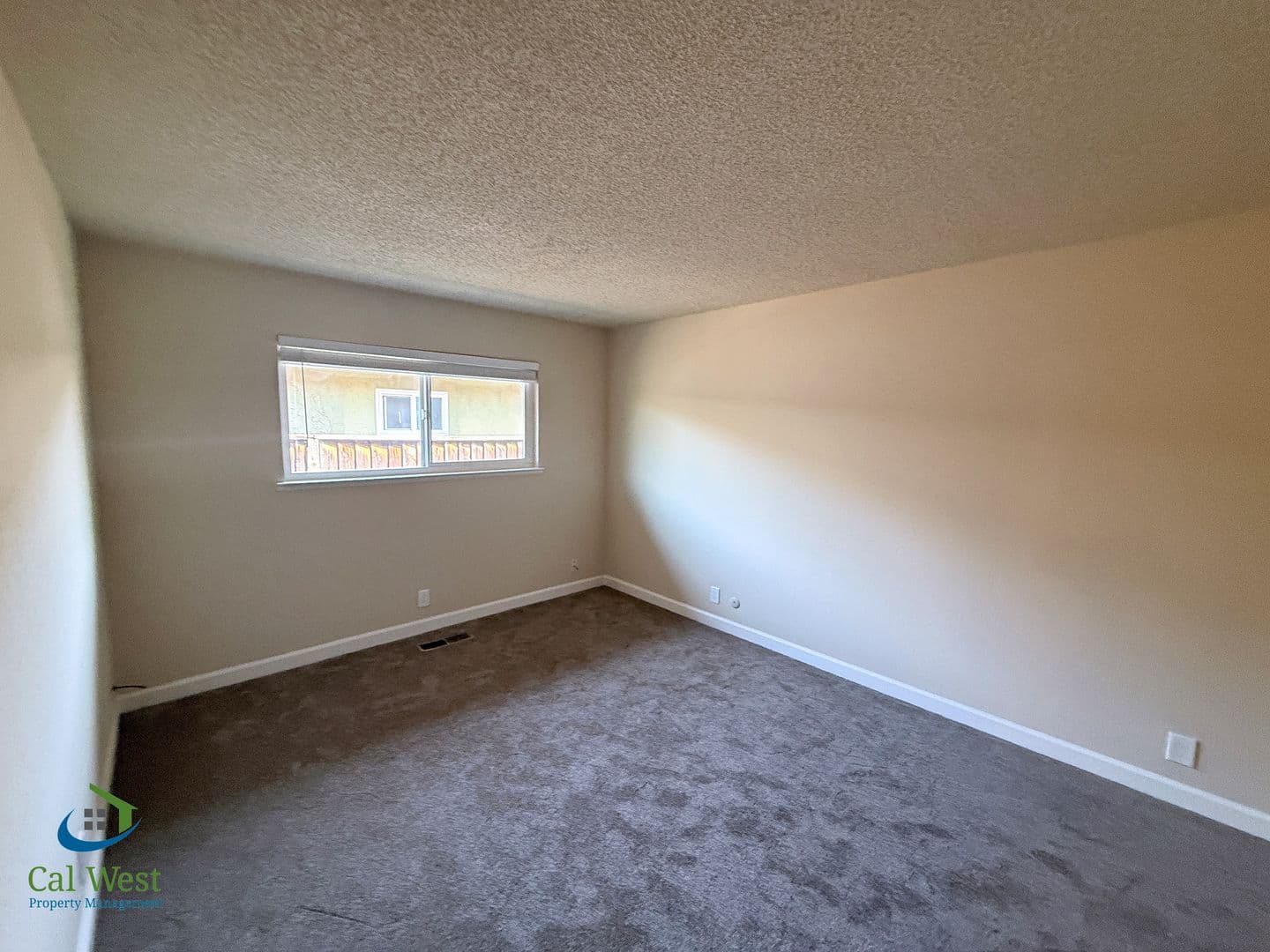 San Jose Apartment: 5863 Hillview Avenue