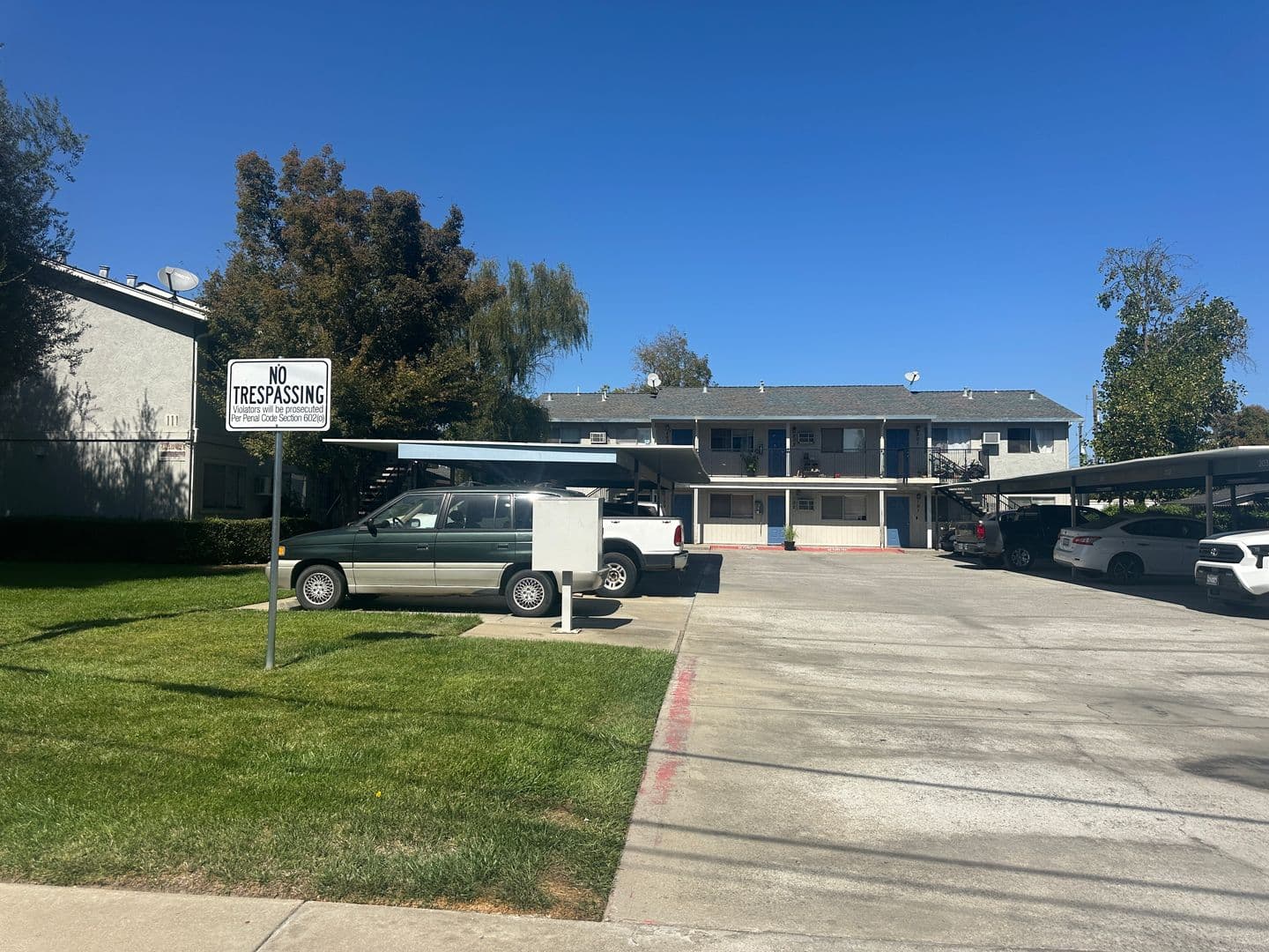Gilroy Apartment: 111 Ronan Avenue