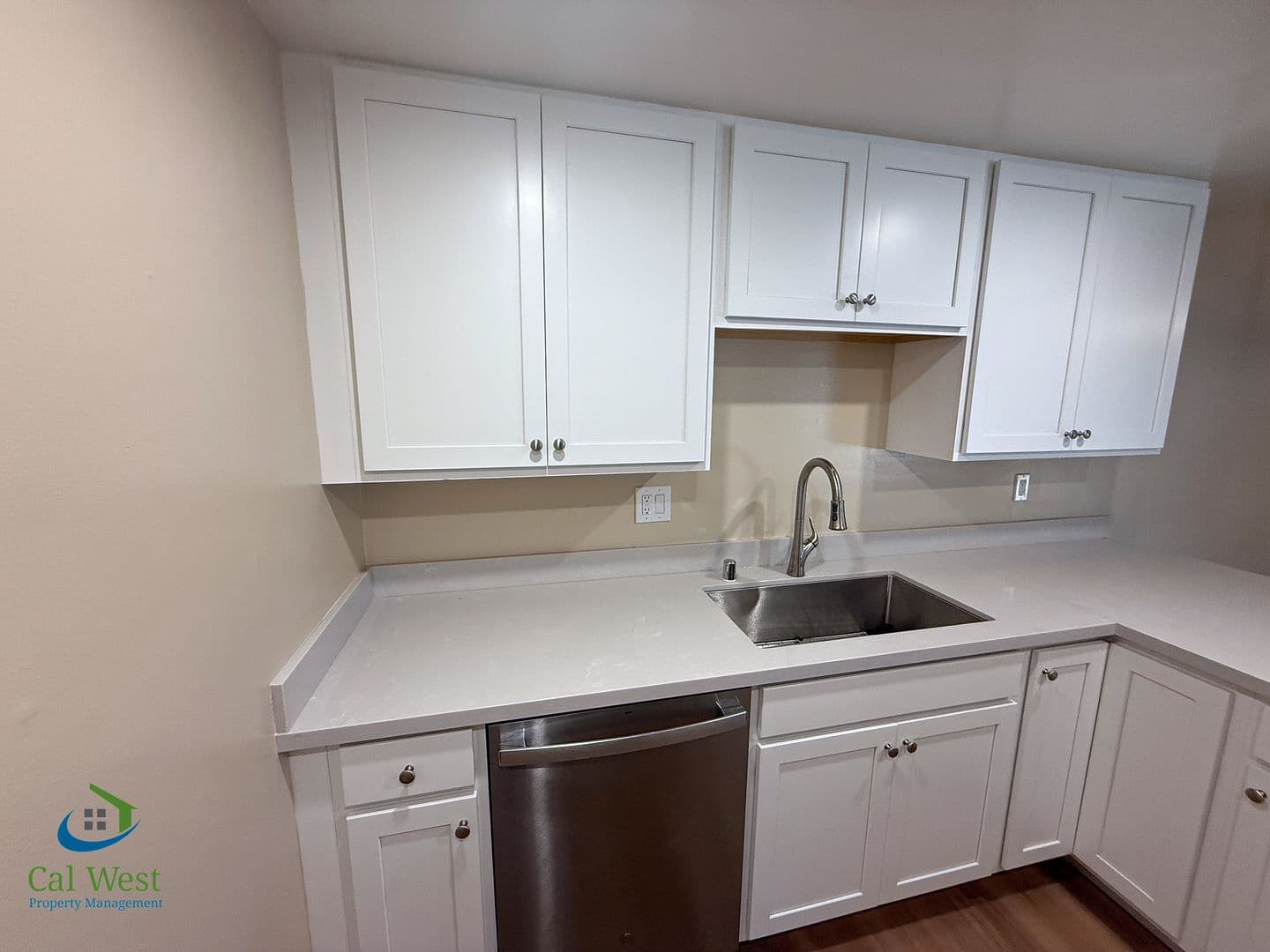 San Jose Apartment: 5863 Hillview Avenue