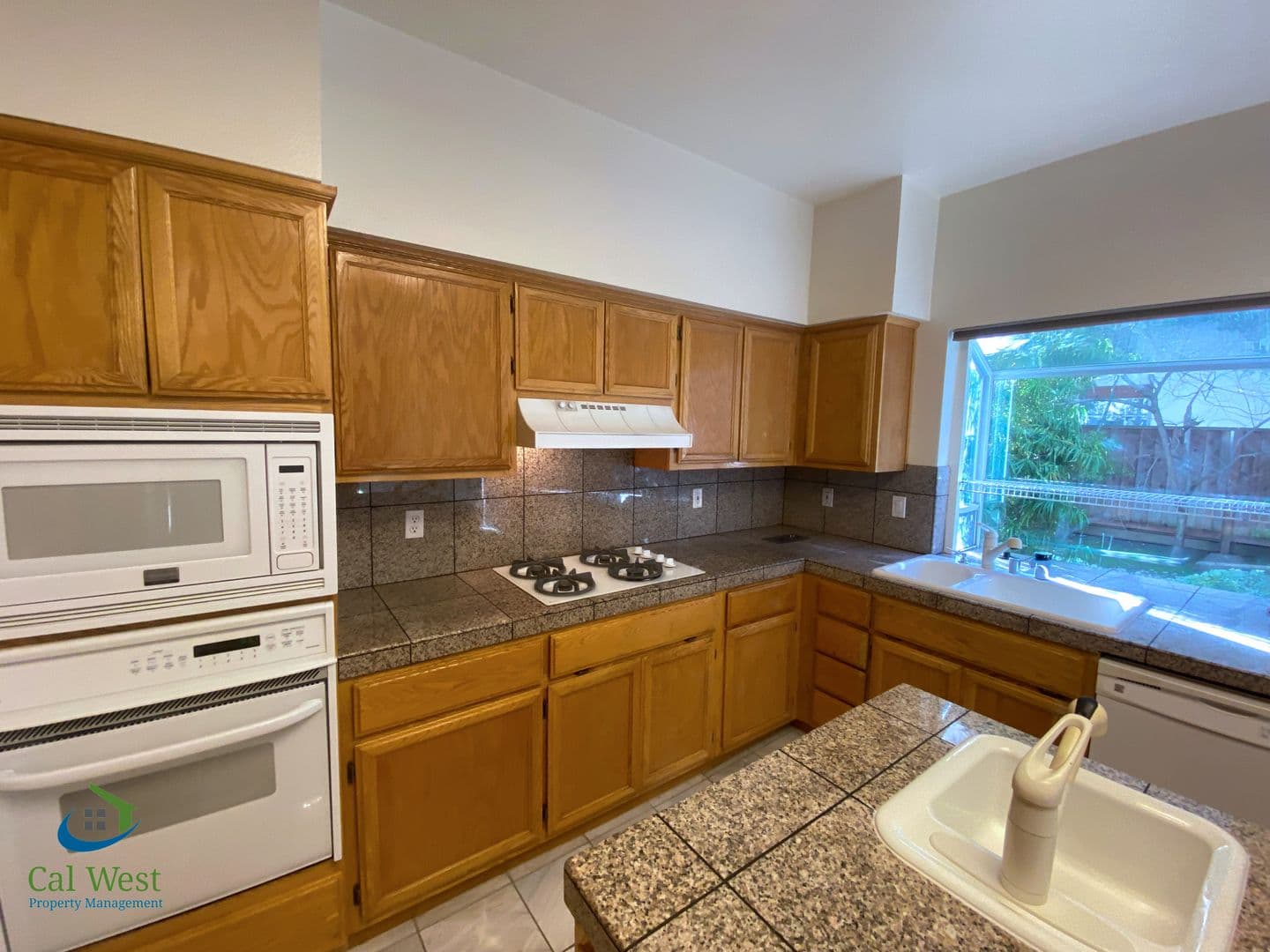 Mountain View House: 855 Jackson Street