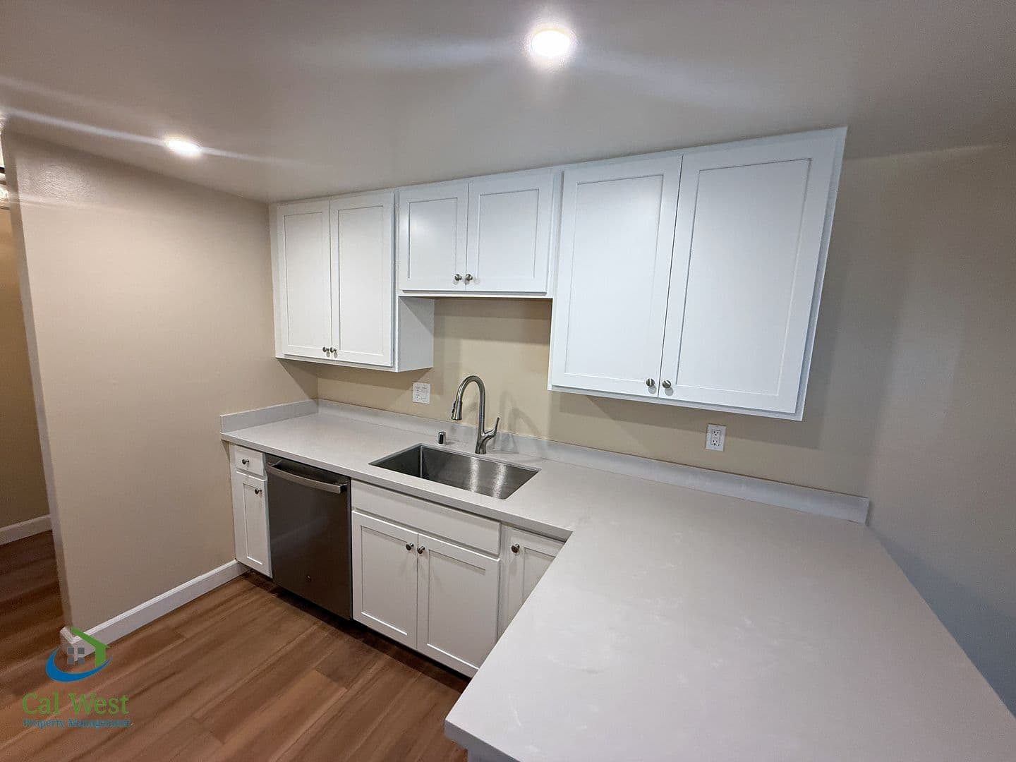 San Jose Apartment: 5863 Hillview Avenue