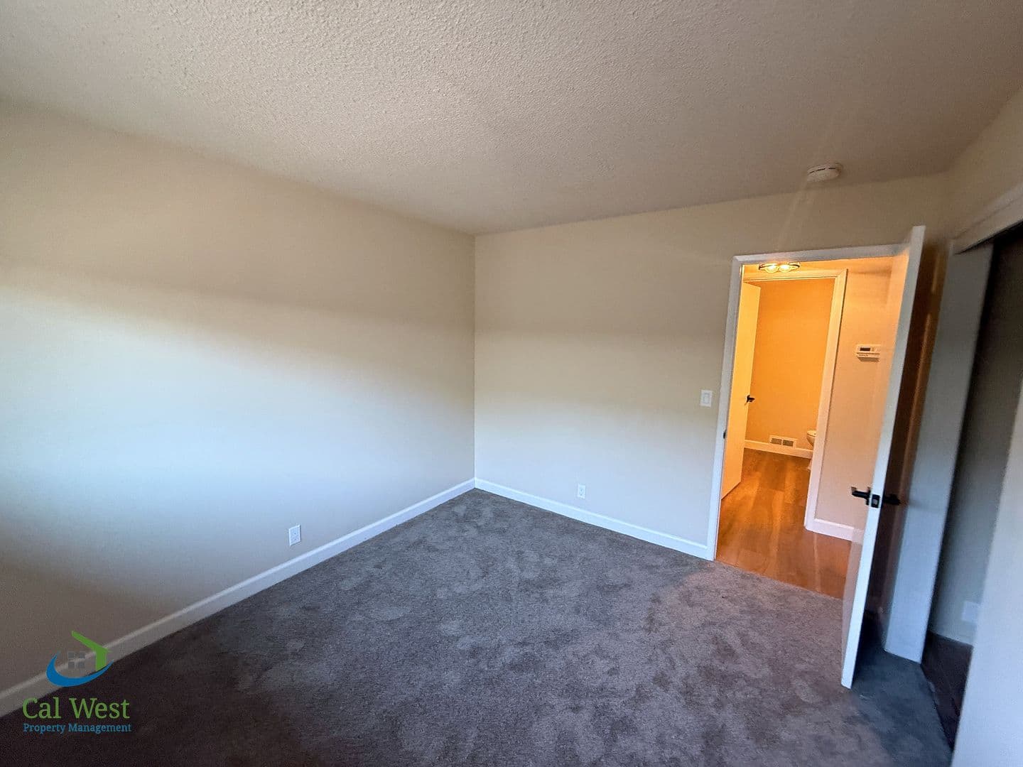 San Jose Apartment: 5863 Hillview Avenue