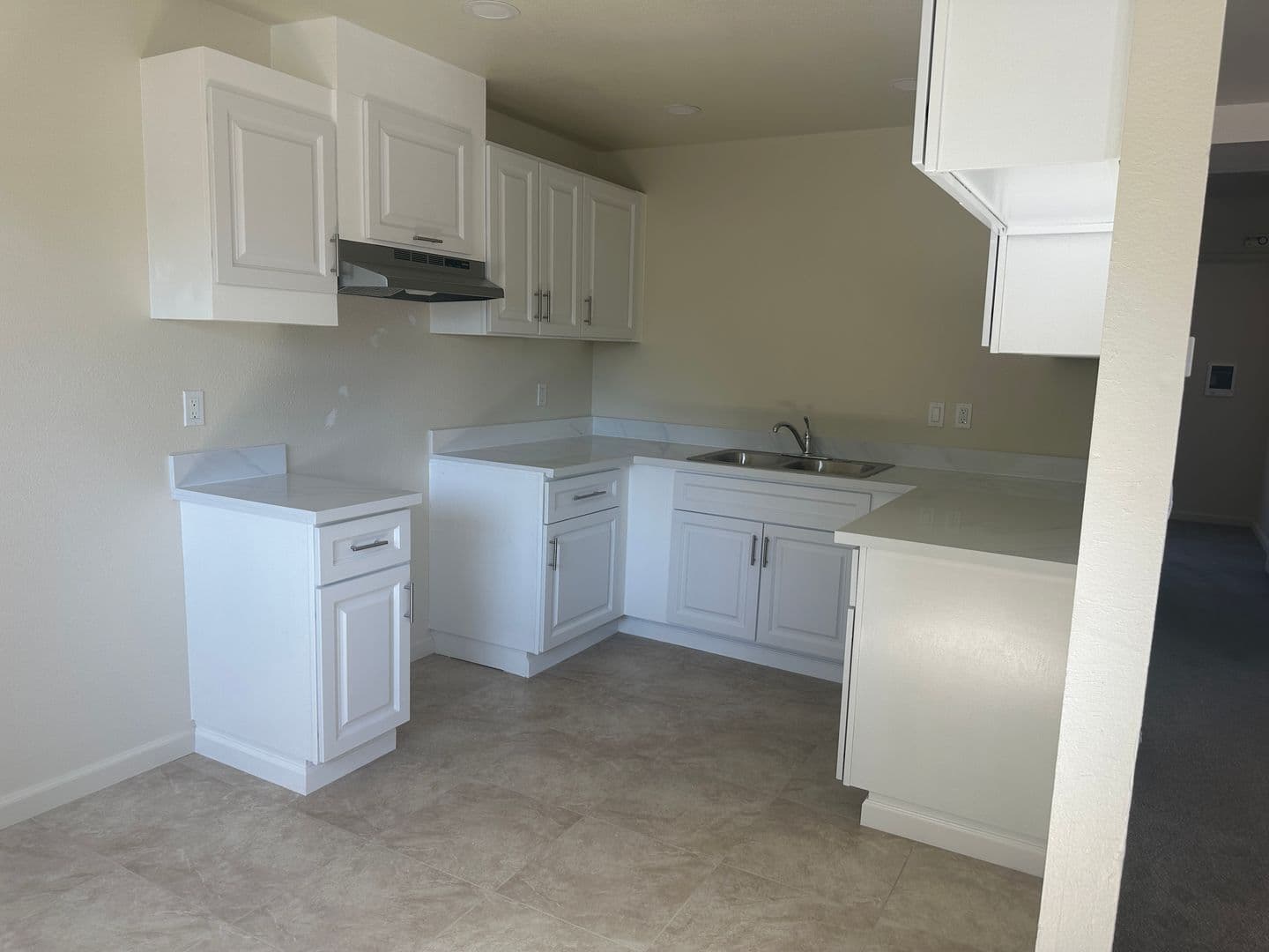 Gilroy Apartment: 111 Ronan Avenue