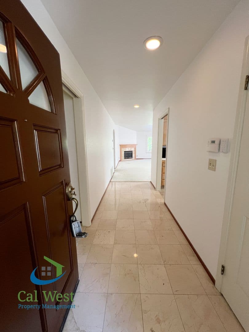 Milpitas House: 2331 Cresthaven St