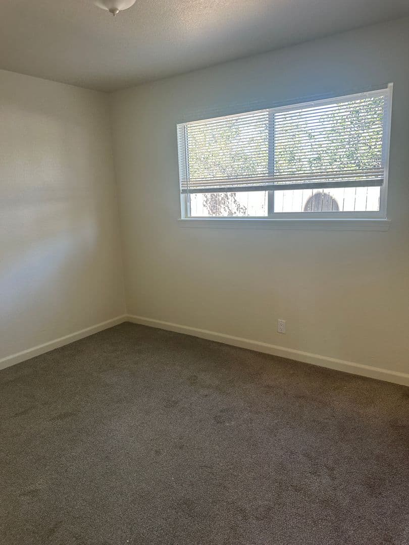 Gilroy Apartment: 111 Ronan Avenue