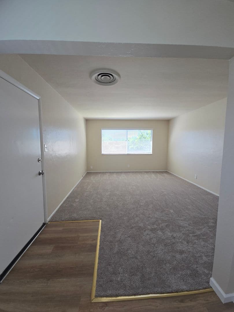San Jose Apartment: 2890 Almaden Expressway