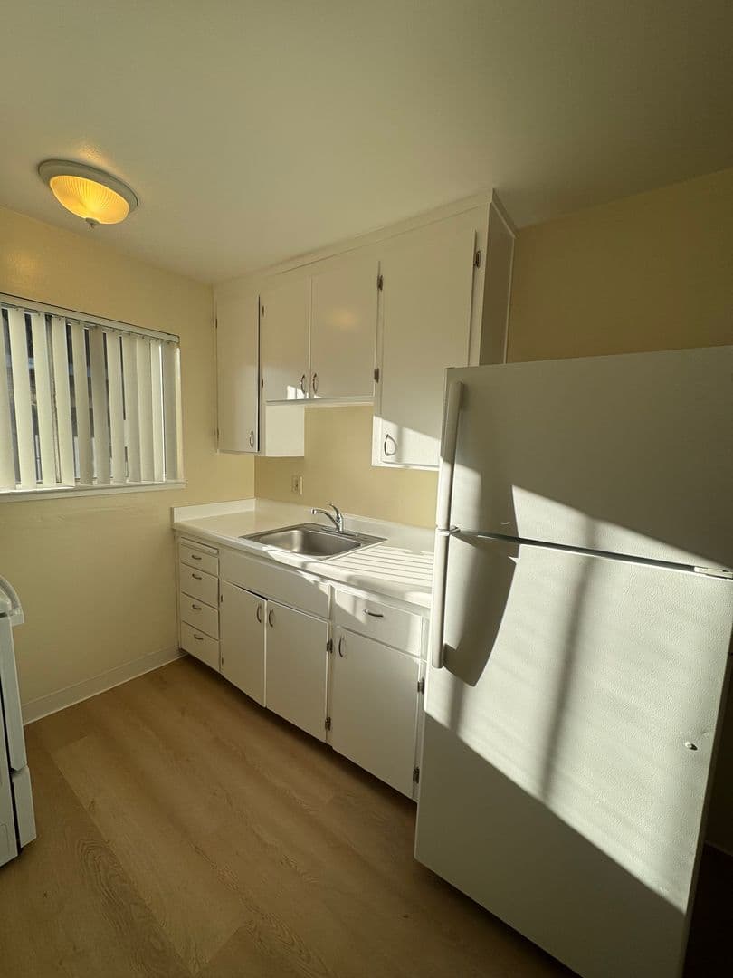 San Jose Apartment: 925 N. Bayshore Rd West #6