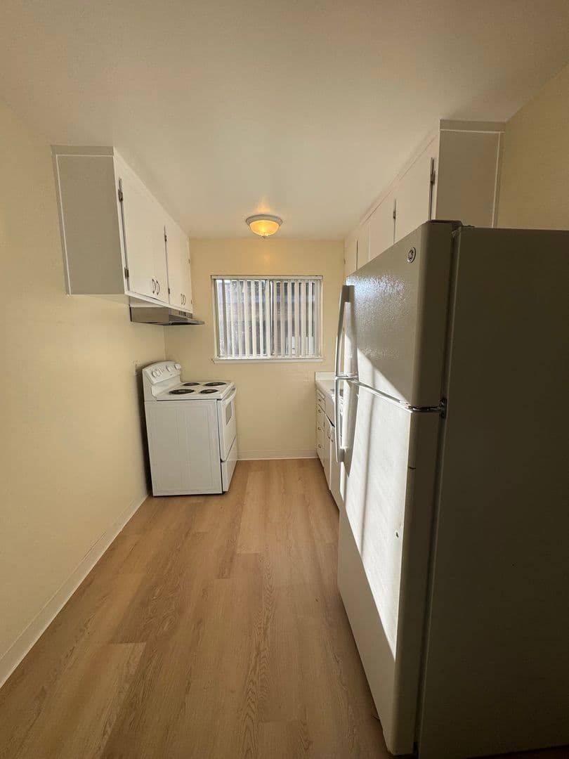 San Jose Apartment: 925 N. Bayshore Rd West #6