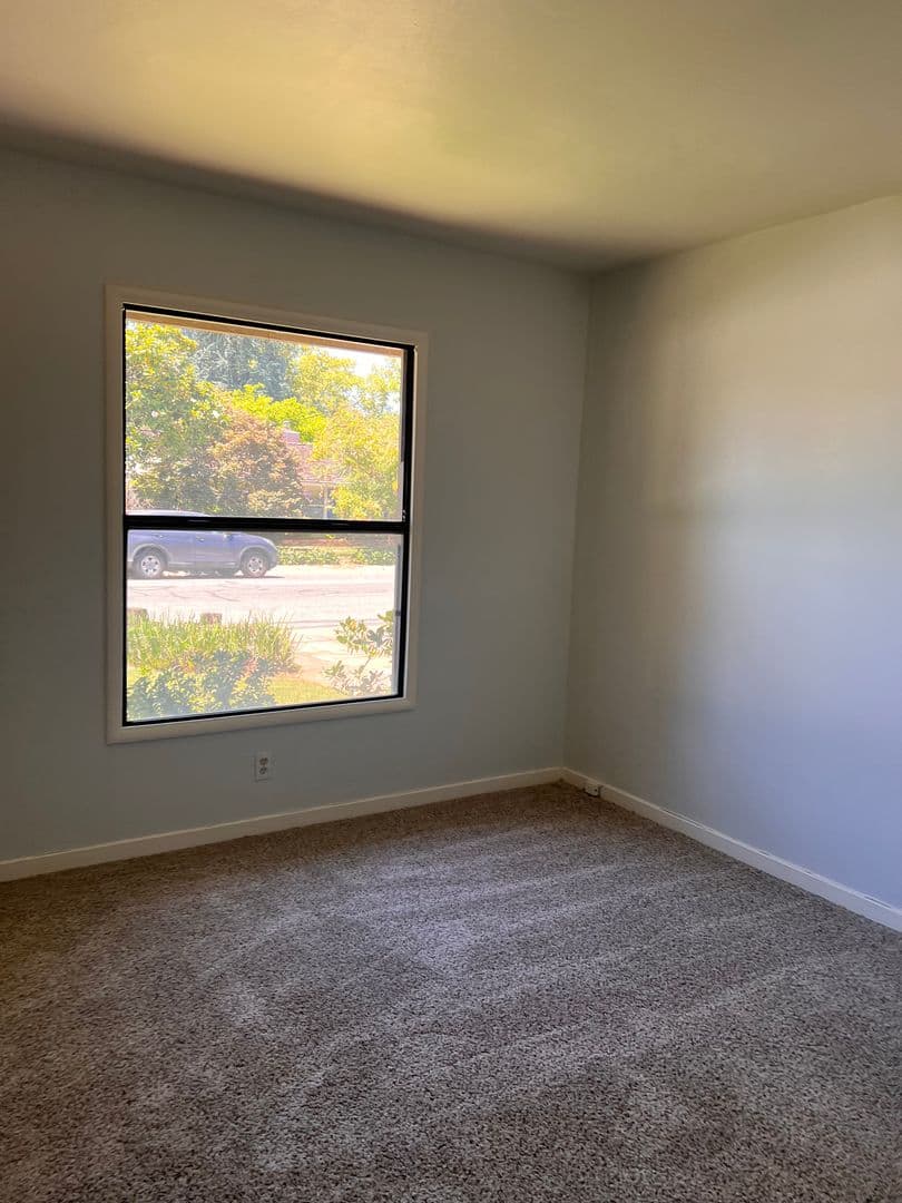 Mountain View House: 1143 Solana Drive
