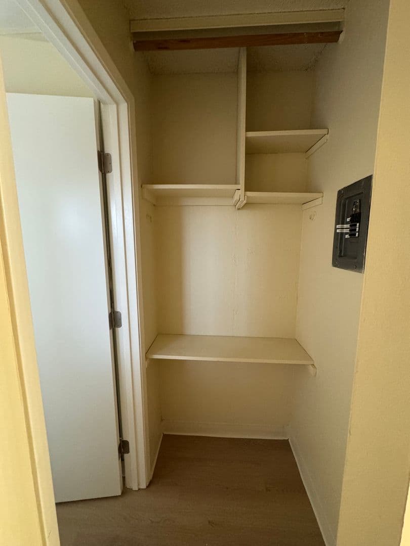 San Jose Apartment: 925 N. Bayshore Rd West #6