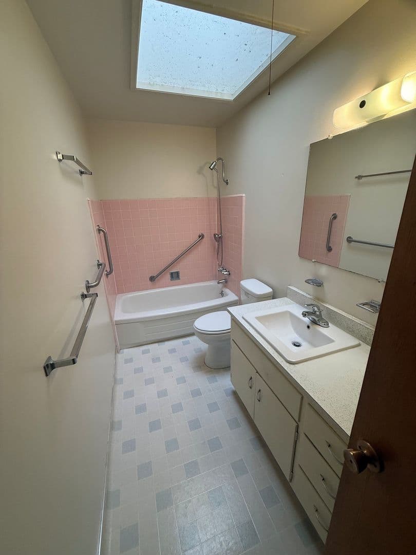 Santa Clara Apartment: 1150/1152 White Drive