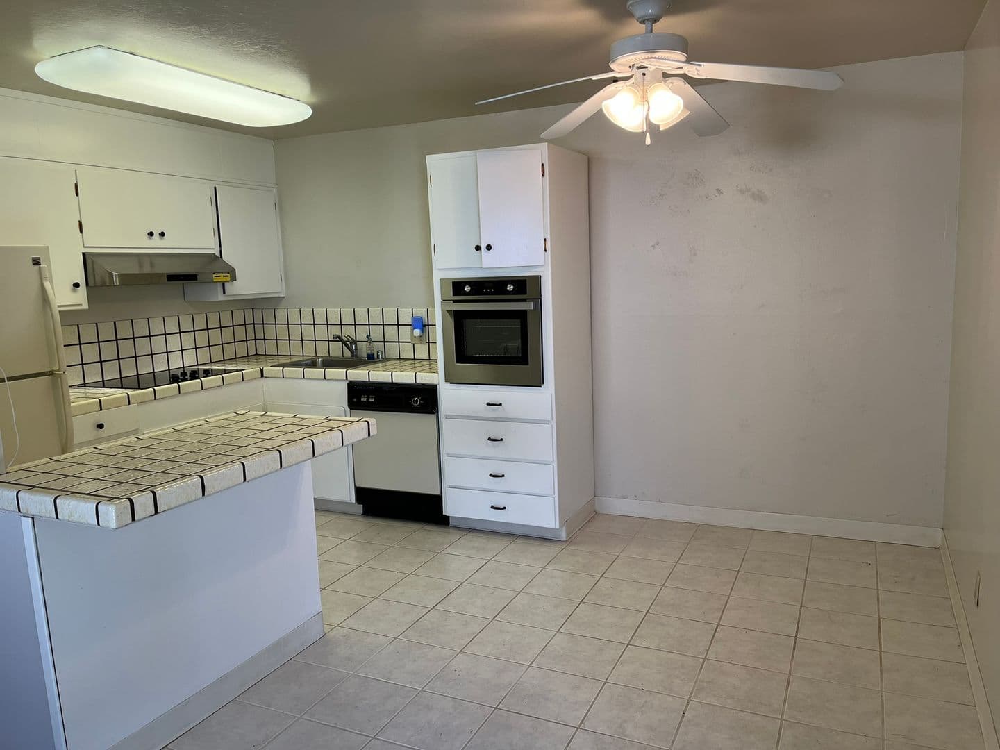 Sunnyvale Apartment: 884/886 San Junipero Drive