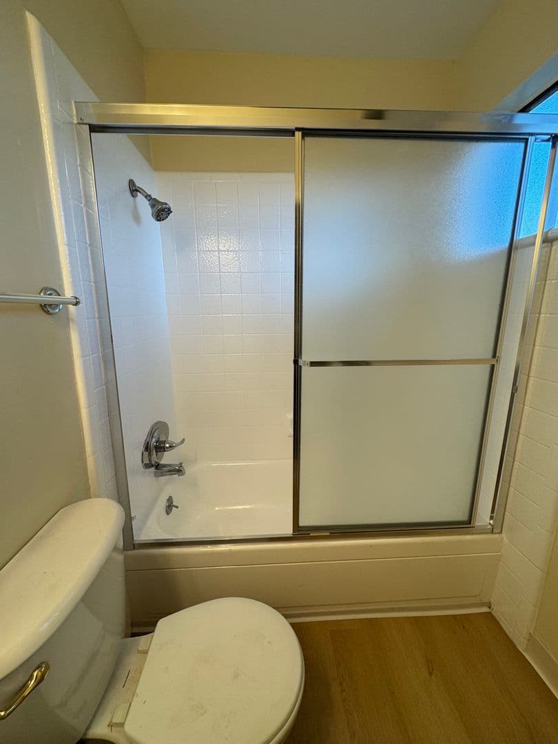 San Jose Apartment: 925 N. Bayshore Rd West #6