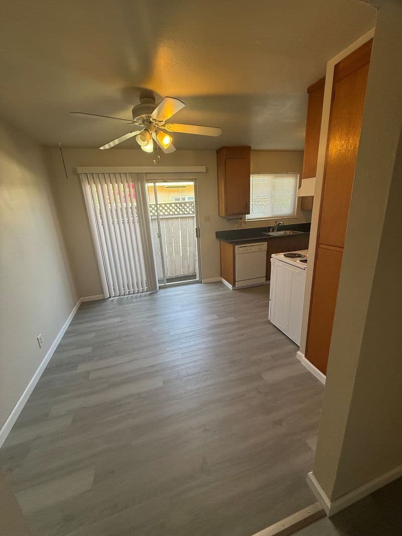 Santa Clara Apartment: 1150/1152 White Drive