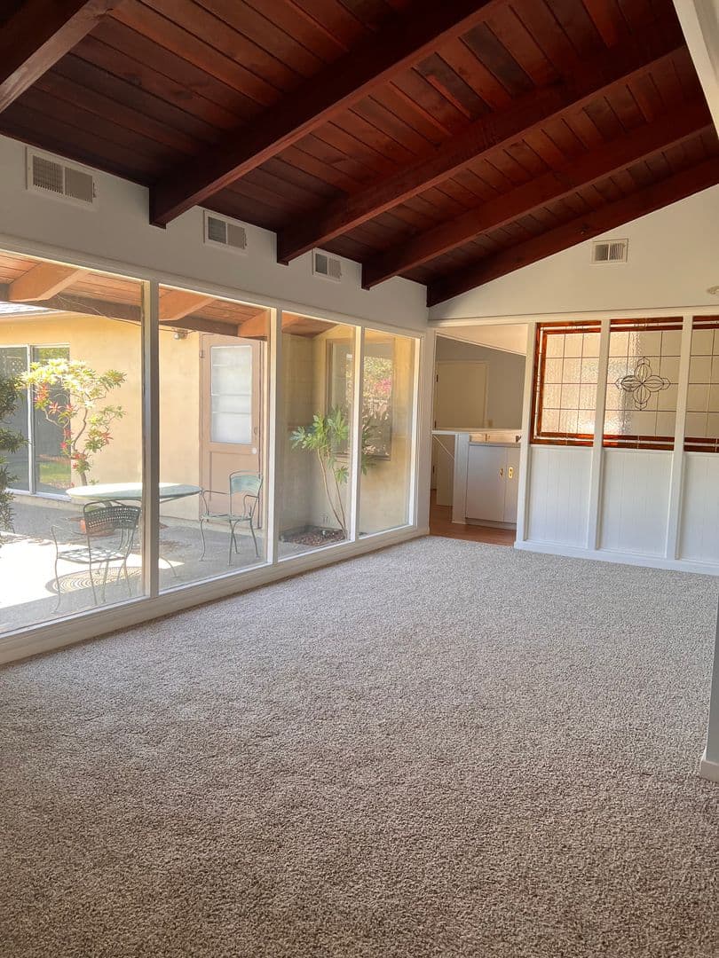 Mountain View House: 1143 Solana Drive